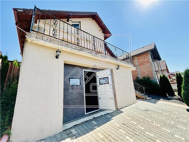 Casa individuala in Sura Mare cu 2 garaje, 2 terase si teren de 493 mp