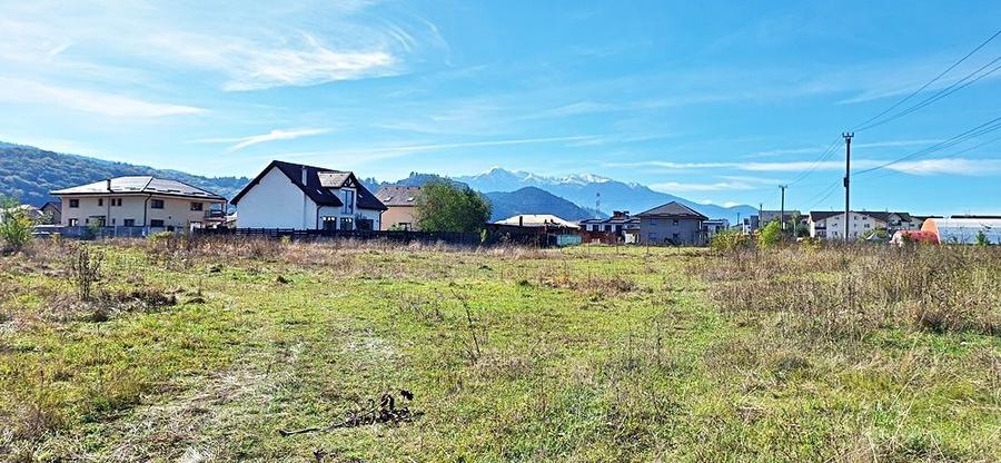 Intrare in Rasnov dinspre Brasov, zona de case noi, teren de 1976mp,