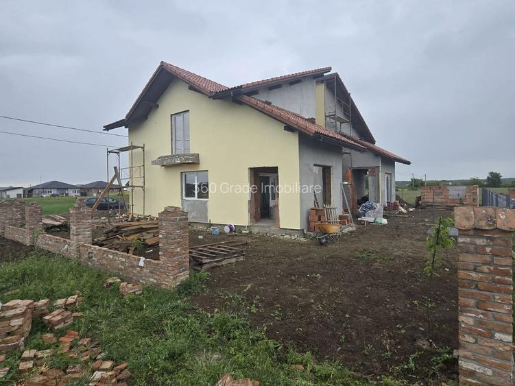 Duplex 4 camere/2bai - 90mp/utili - 147.000E - 4