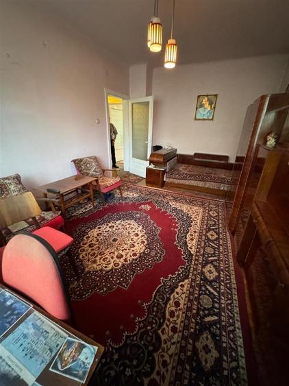 Casa cu 5 camere l 406 MP Teren l Garaj l Andrei Muresanu