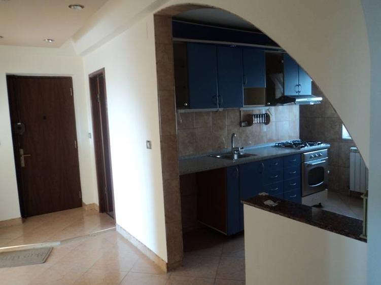 3 camere Unirii - Camera de Comert pretabil locuinta sau birou.