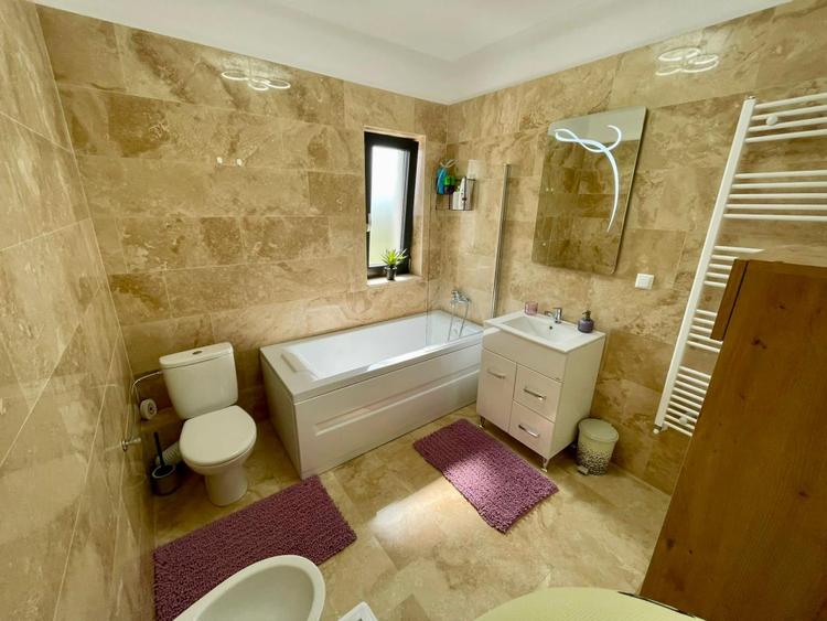 APARTAMENT -estetic placut- 61 mp, 2 camere - DE VANZARE - ZONA CENTRAL