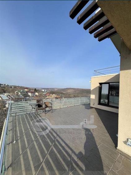 Penthouse de închiriat | 3 camere | Terasă impresionantă de 59 mp