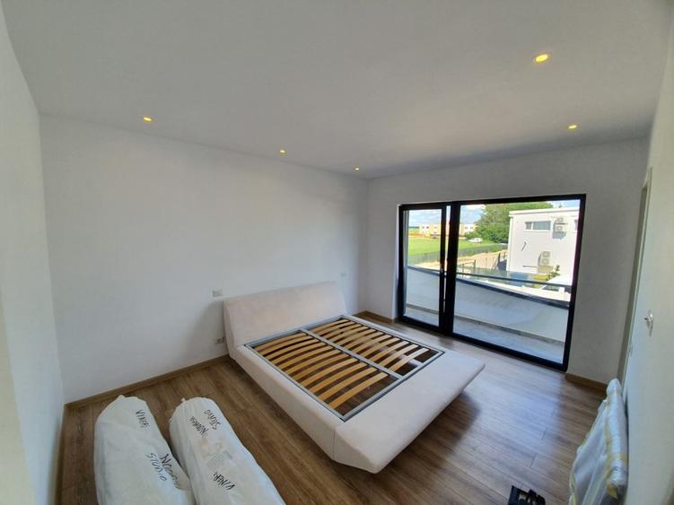 Proprietar - Single 4 camere, 330 mp curte compacta, living 40 mp