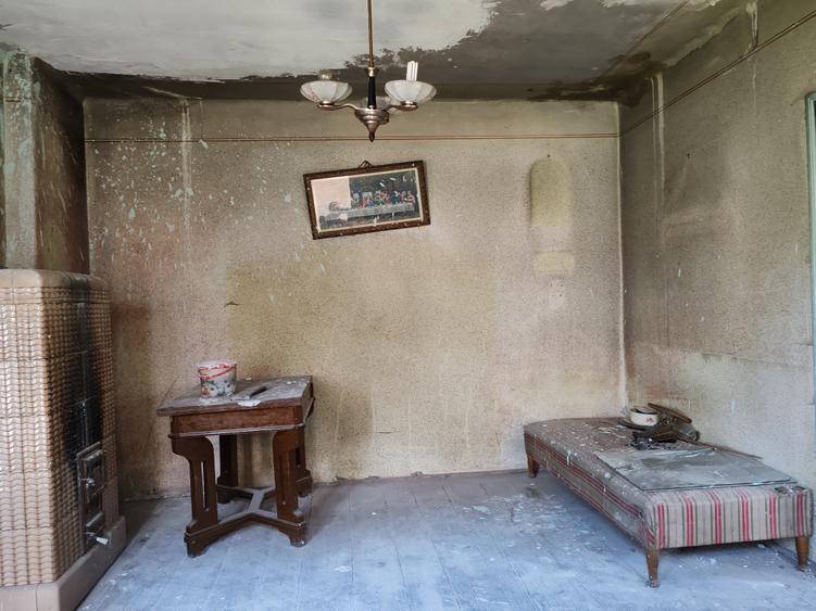 Casa 3 camere libera la vanzare TARLUNGENI