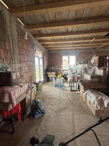 Casa la roșu 3 camere, 144 mp, 584 mp teren, zona Cionchesti