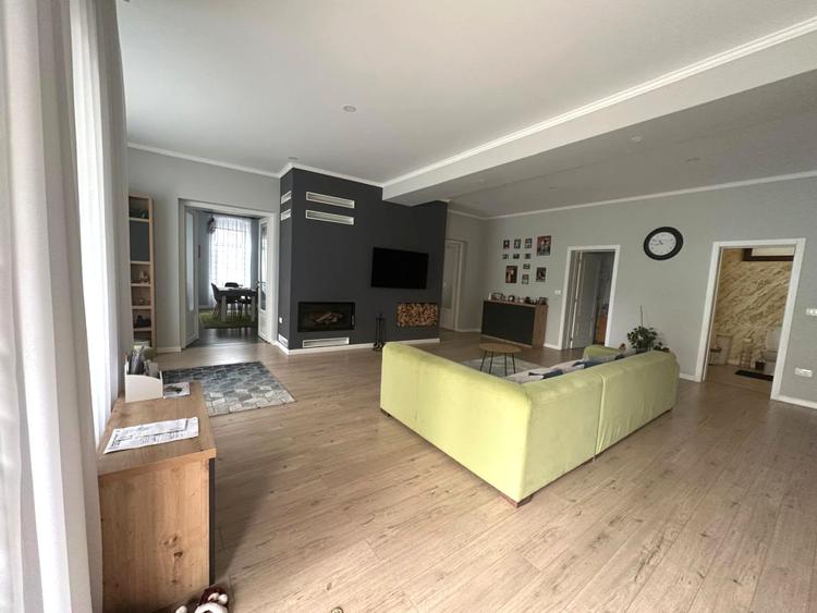 Casă complet renovată | Ultracentral | 4 camere | Teren 829 mp | Aiud