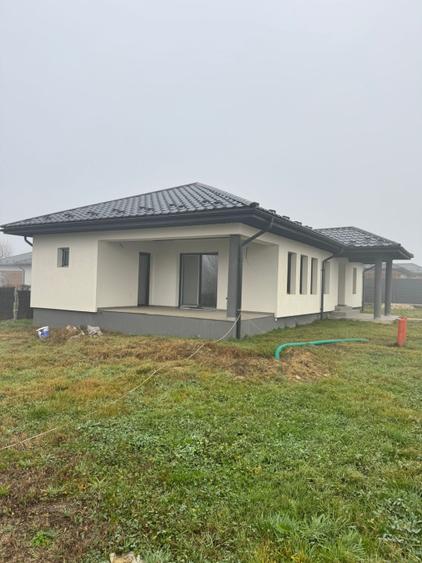 Casă individuală de vânzare – 131 mp construiți, teren 6 ari