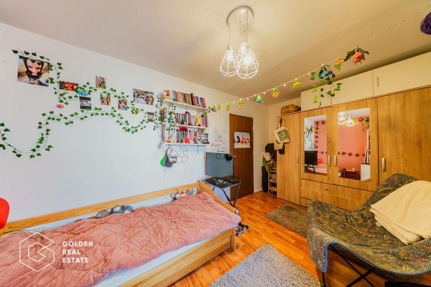 Apartament 4 camere, langa campusul UVVG, decomandat, etaj 3, comision 0%