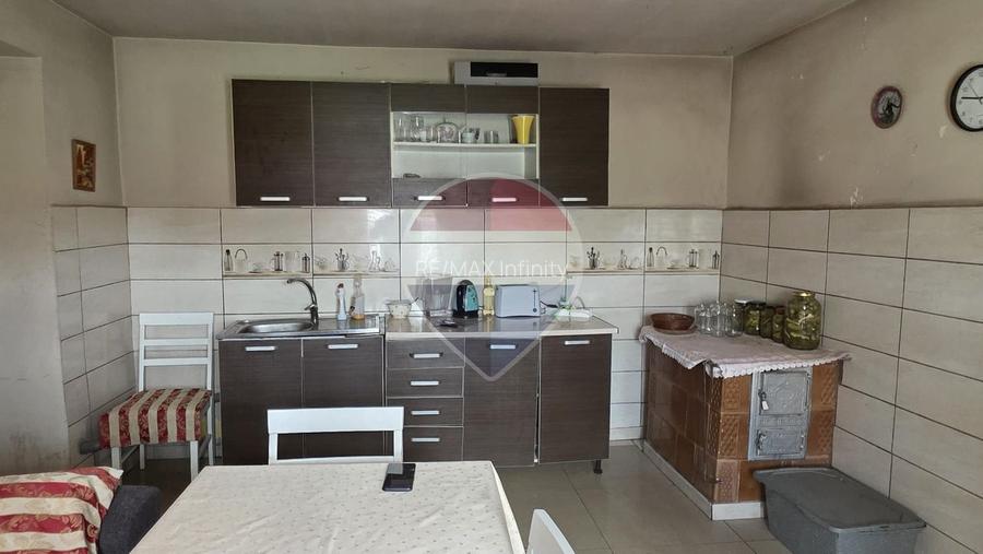 Casă cu teren generos de 2.800 mp la 38 km în satul Elciu - 4