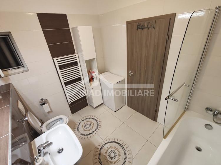 Apartament cu 3 camere, 2, bai, balcon si terasa, Strada Constanta