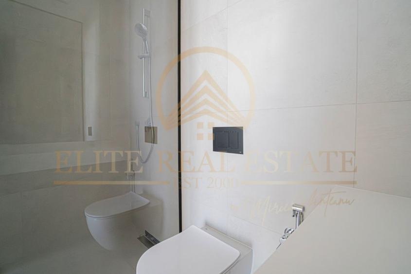 STATIUNEA MAMAIA - Vânzare apartament cu 4 camere, 4 bai cu vedere la mare.