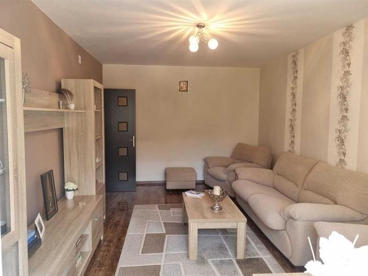 Apartament 3 camere renovat,  mobilat  Racadau