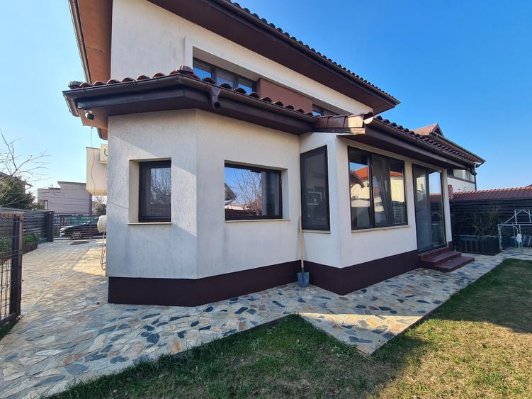 OMNIA-Proprietati alese! Casa ta. Asfalt,canalizare. Spatioasa, surprinzatoare!