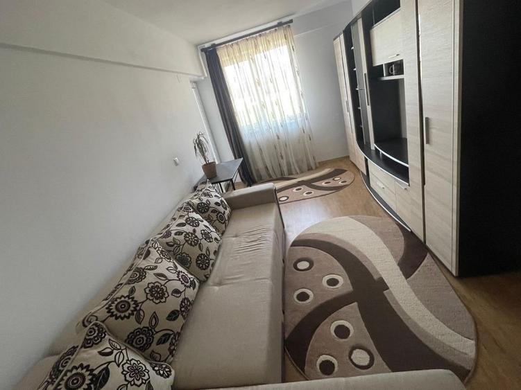 Vand apartament 3 camere, etaj intermediar, lift, 70 mp.