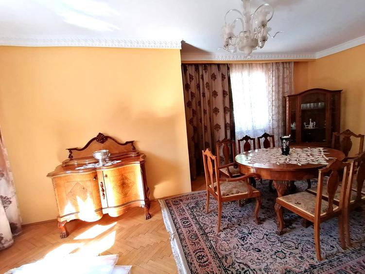 Apartament cu cinci camere in vila, zona Centrul Vechi