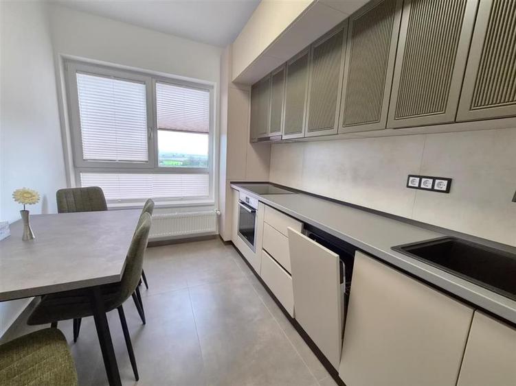 Apartament de lux 3 camere balcon parcare zona Calea Surii Mici