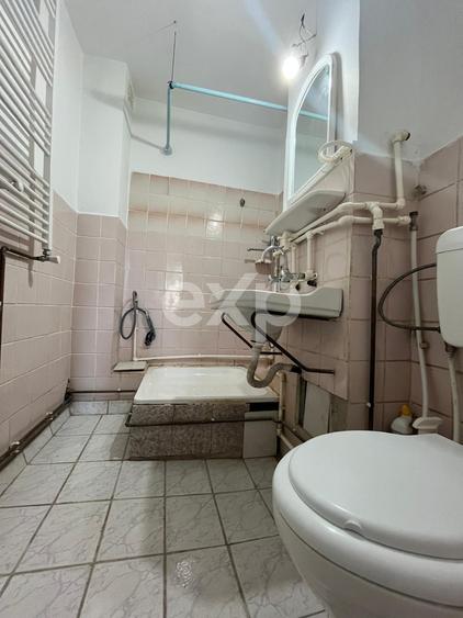 Vanzare 2 camere curat liber decomandat et 3 central Gaesti