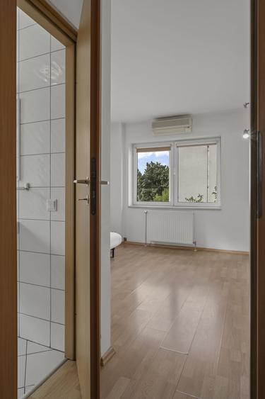 3 Splendid in Primaverii etaj 2 din 3, in bloc butic,  parcare