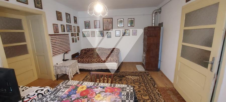 Casa individuala din 2 corpuri 6 camere 2 bai teren 2109 mp Rusi Sibiu