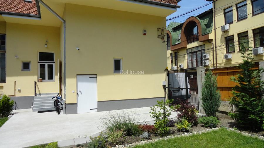 Casa recent renovata  .str. Avram Iancu, curte 300 mp, 3 parcari, zona centrala - 17