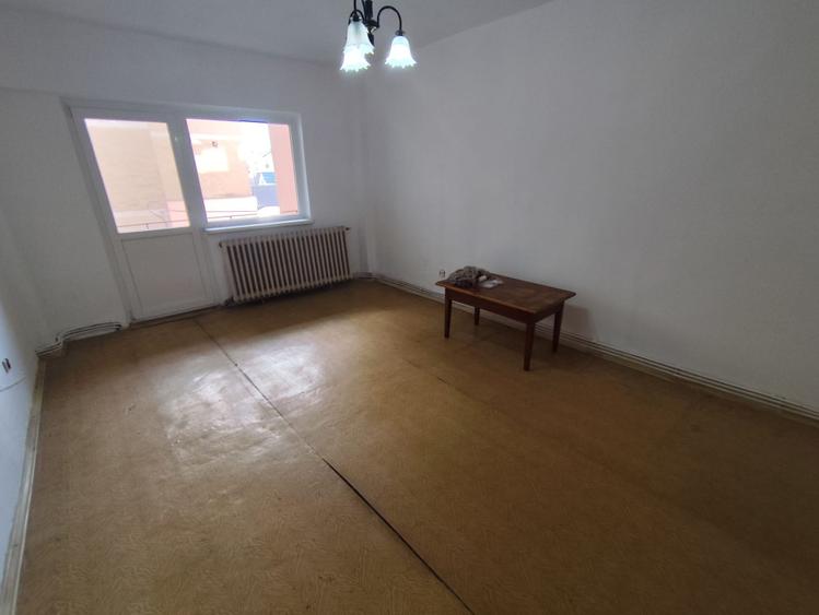 Apartament 3 camere| etaj 2| zona Aiud