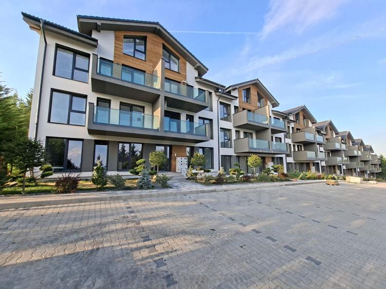 Apartament premium 61.4 mp utili 3 camere 2 bai curte 50 mp Cristian