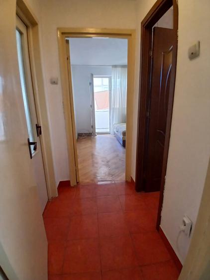 Apartament cu 2 camere decomandat in Podu Ros de inchiriat!