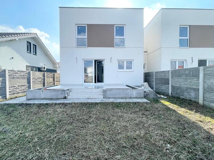 Duplex cu 5 camere separat prin camera tehnica - Mosnita Noua