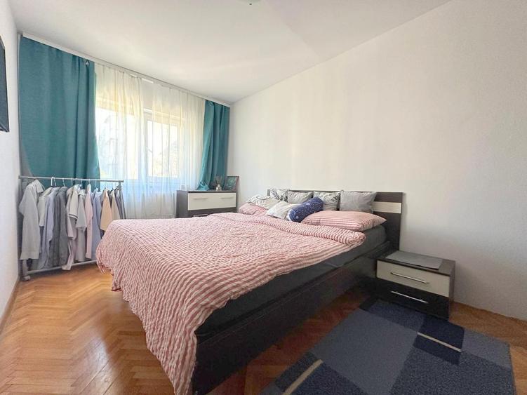 Apartament 3 camere, zona Lipovei