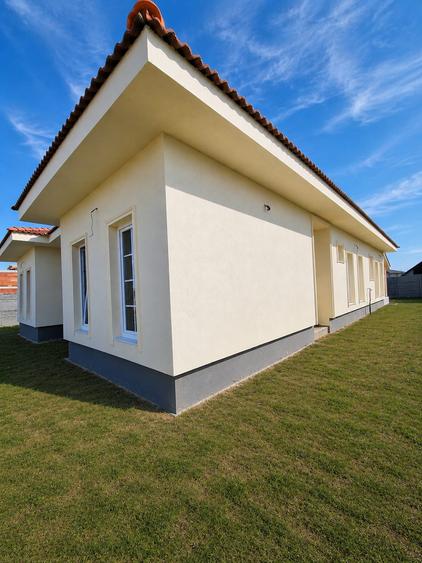 Casă tip duplex-pe parter, la 1 km de Timișoara | 2 dormitoare | Teren 300 mp