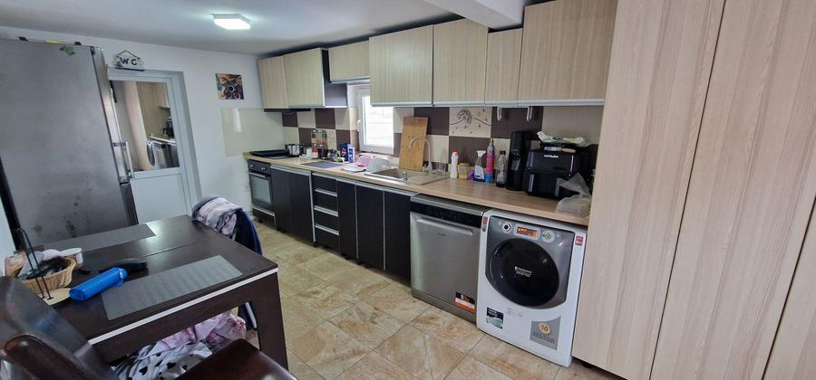 Casa ideal 2 familii, Ovidiu zona primarie.