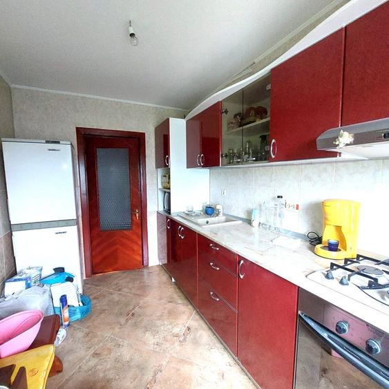 Apartament 3 camere si mansarda (zona Liceul nr.1 )