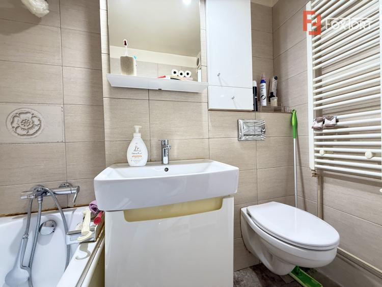Apartament cu 3 camere, la etajul 1, de vanzare in zona Lipovei