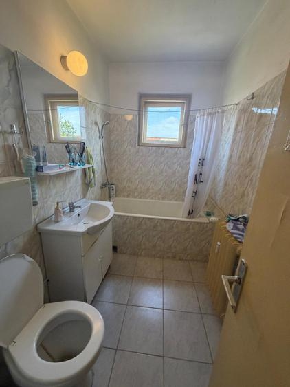 Apartament 73mp cu 3 camere decomandat, 1 Mai vizavi de Spitalul Nr 1 , Insula.