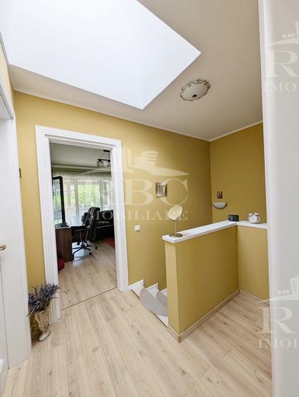 Casa cuplata finisata cu teren 300 mp Floresti str. Narciselor