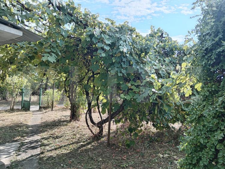 Casa de vanzare, 73 mp, teren 1.439 mp, zona Hondol