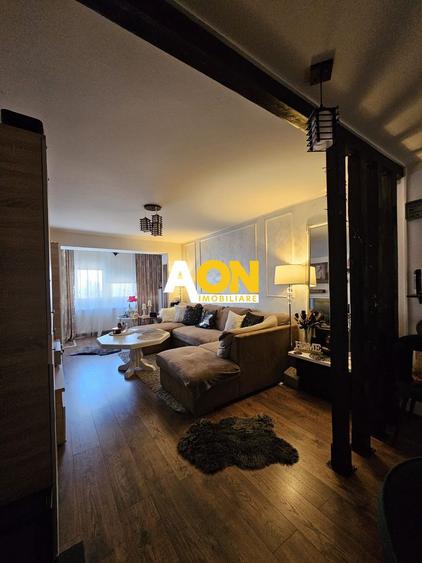 Apartament 3 camere, Cetate, etaj intermediar
