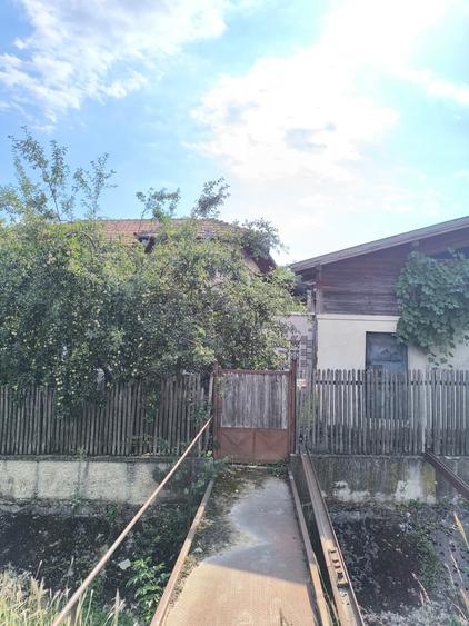 Casa spatioasa 8 camere+cladire auxiliara pretabil locuinta sau afacere+magazin