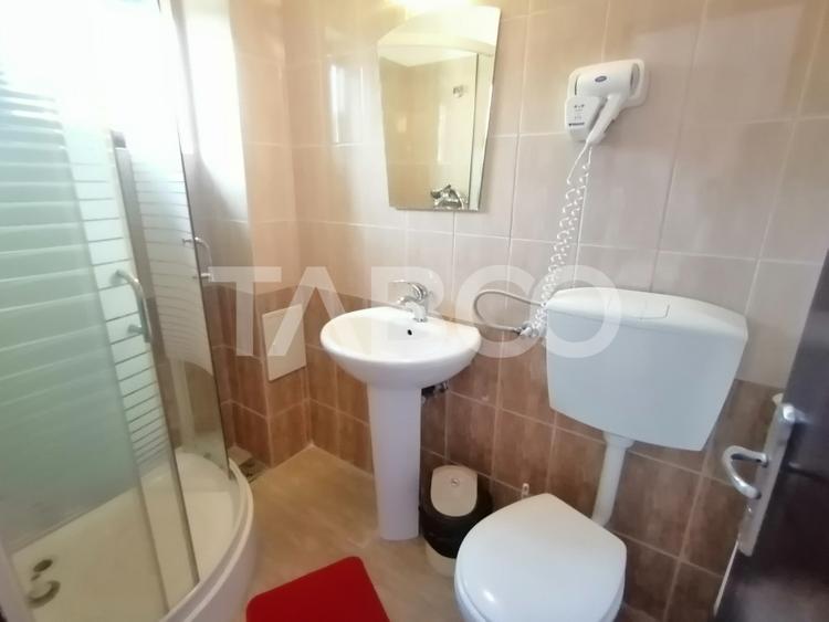 Pensiune 13 camere 16 bai sauna piscina si teren 1565 mp Cisnadioara