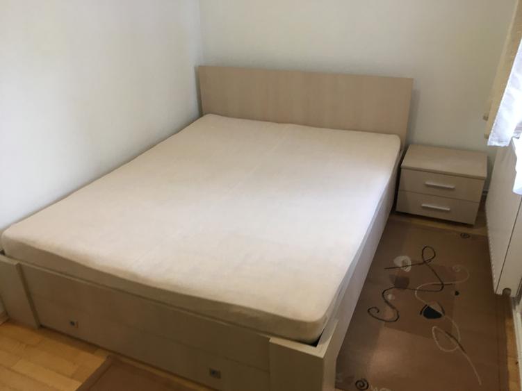 Inchiriez (ofer) apartament 3 camere decomandat , zona centrala , cu parcare
