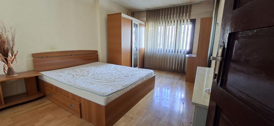 Apartament cu 3 camere - zona semicentrala