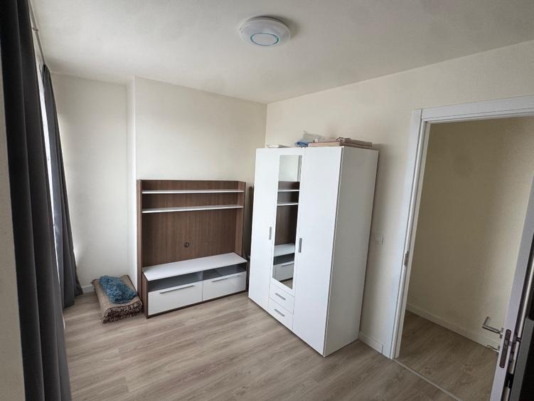 Inchiriez apartament 3 camere !