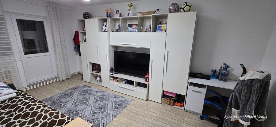 Apartament 3 camere zona Uvertura Mall