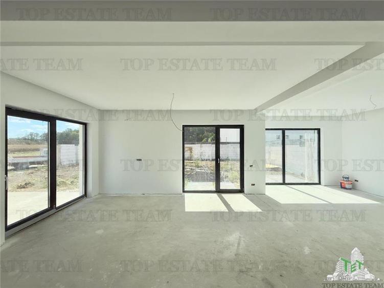 Vila premium cu garaj si piscina in Tunari