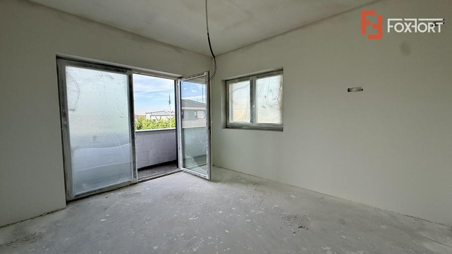 Casa individuala de vanzare, 8 camere + 4 bai - Mosnita Veche