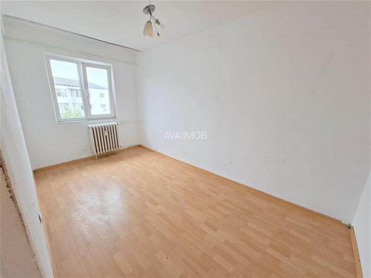 Apartament 3 camere semidecomandat, zona Milcov - 8