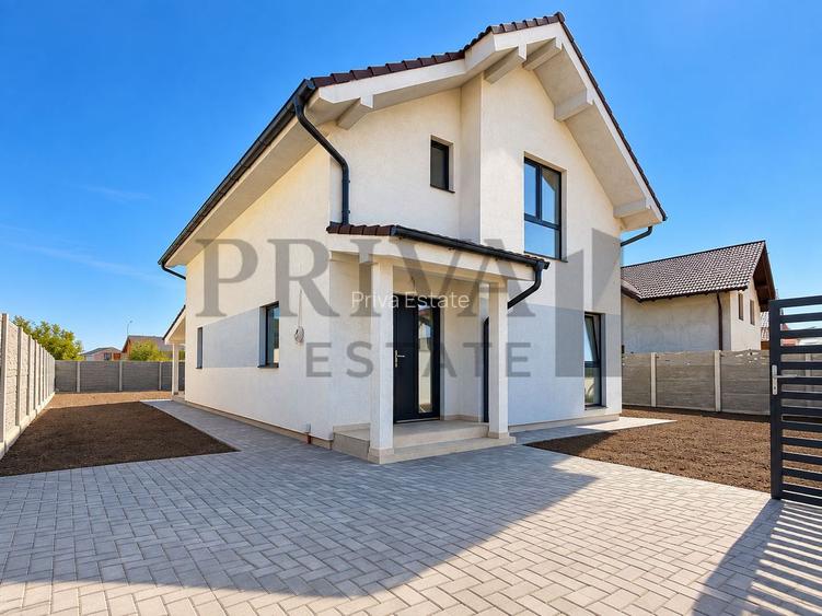 Casa individuală 4 camere, 2 bai, bucătărie închisă, 132 mp, Giarmata