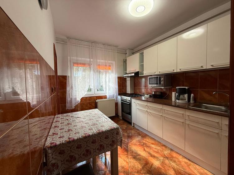 Apartament 2 camere, etaj 2, decomandat, centrală termică - Miorița, Micălaca