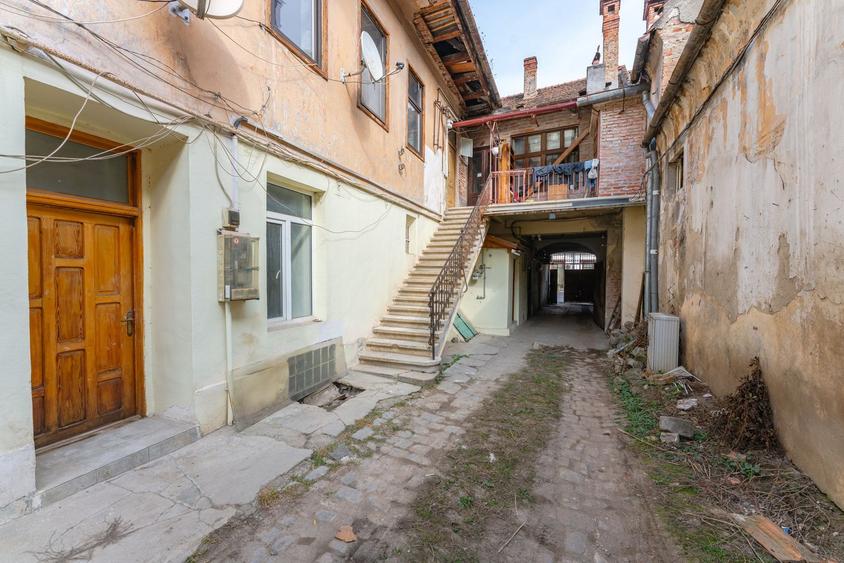 Clădire de vânzare în Brașovul Vechi | 16 camere | Potențial de dezvoltare
